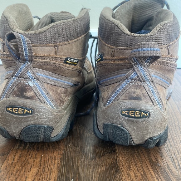 KEEN waterproof hiking boots - Picture 4 of 8